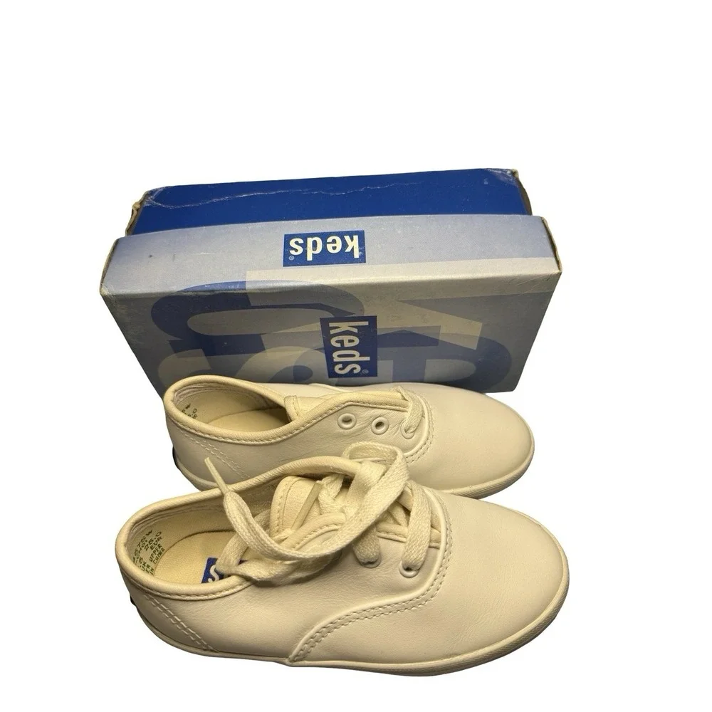 Vintage Keds 8 1/2 Wide Kids white‎ leather Champion shoes sneakers.